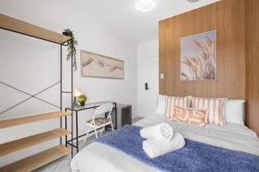 Cozy Private Double Room - Near Transport & Shops - Shared Bathroom